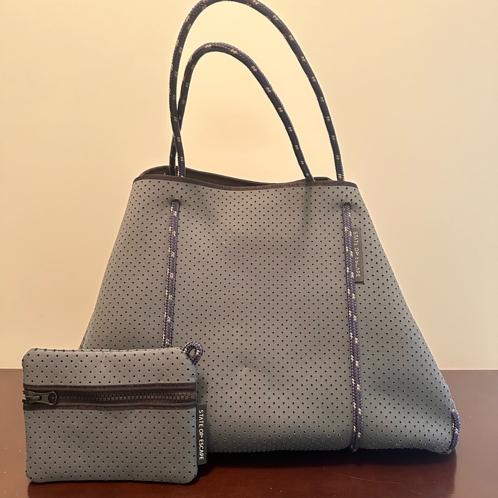 State of escape neoprene bag in navy blue